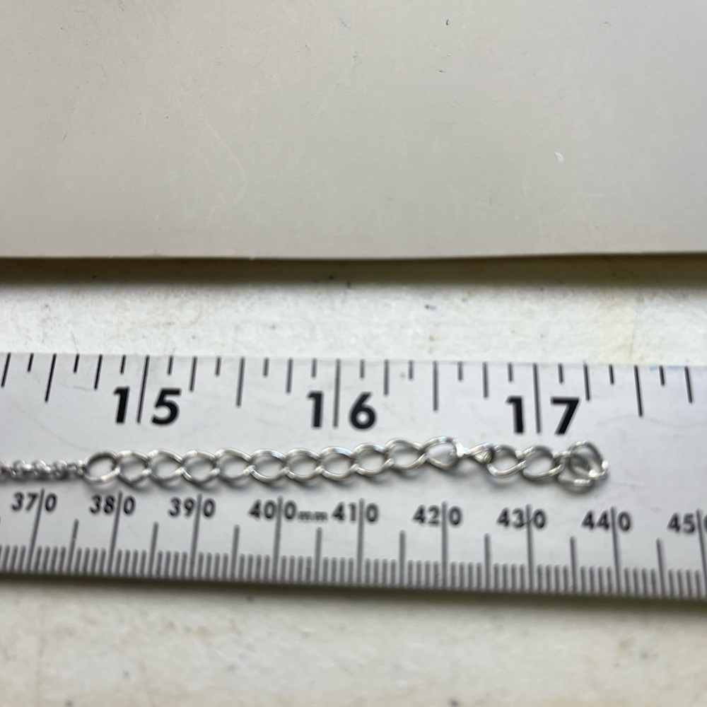 Elegant Silver Pendant Necklace - Picture 4 of 4